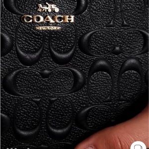 🎁Coach Boxed Corner Zip Wristlet In Signature Leather (black)
